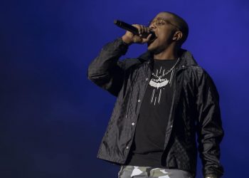Mayotte: fights, stones … ten injured during a concert by rapper Niska which turns into a riot