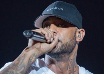 At the Stade de France, Booba crowns himself and drives out his demons