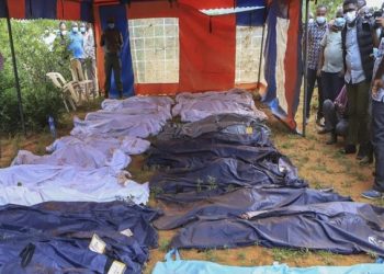 Après la mort de ses adeptes, un pasteur kenyan est poursuivi pour « terrorisme »