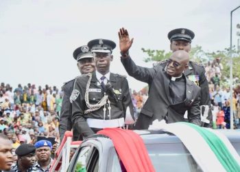 Nigeria : un prêtre élu gouverneur d’un État prête serment
