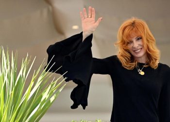 Her concerts canceled, Mylène Farmer expresses her « tremendous sadness » and is looking for new dates