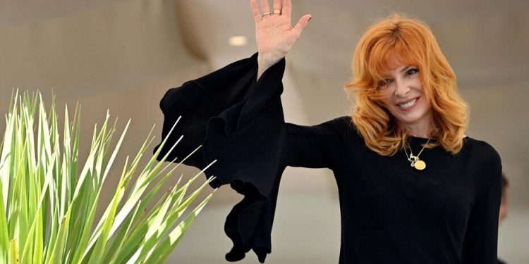 Her concerts canceled, Mylène Farmer expresses her « tremendous sadness » and is looking for new dates