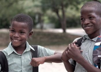 La start-up iZola du couple kenyan Wamuyu et Peter Owotoki facilite la prise en charge d’enfants souffrant de neurodivergence